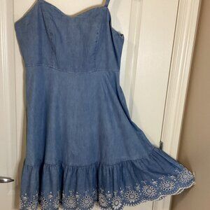 Old Navy Women's Denim Style Eyelet Ruffle Hem Dress Size M Adjustable Straps